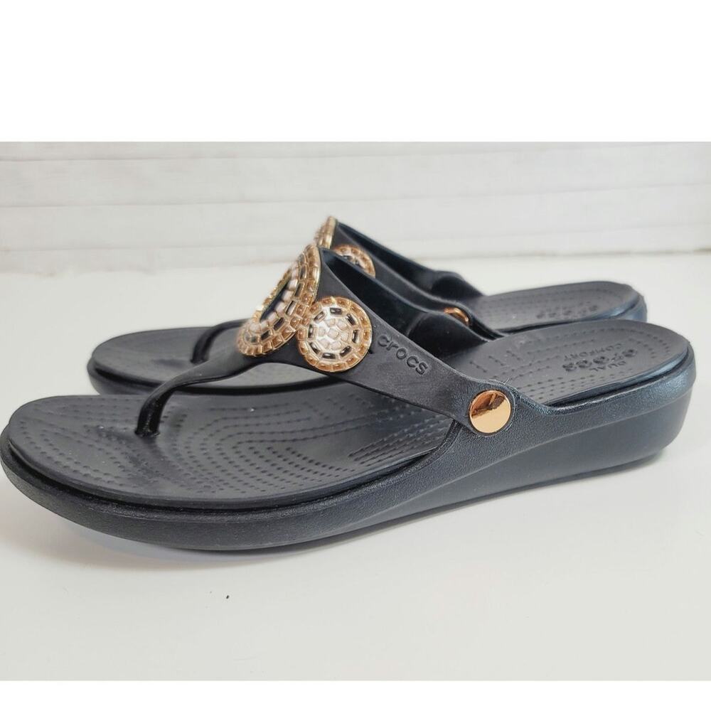 Crocs Sanrah Diamante Wedge Flip Sandal in Black, sz 10 - Picture 16 of 16
